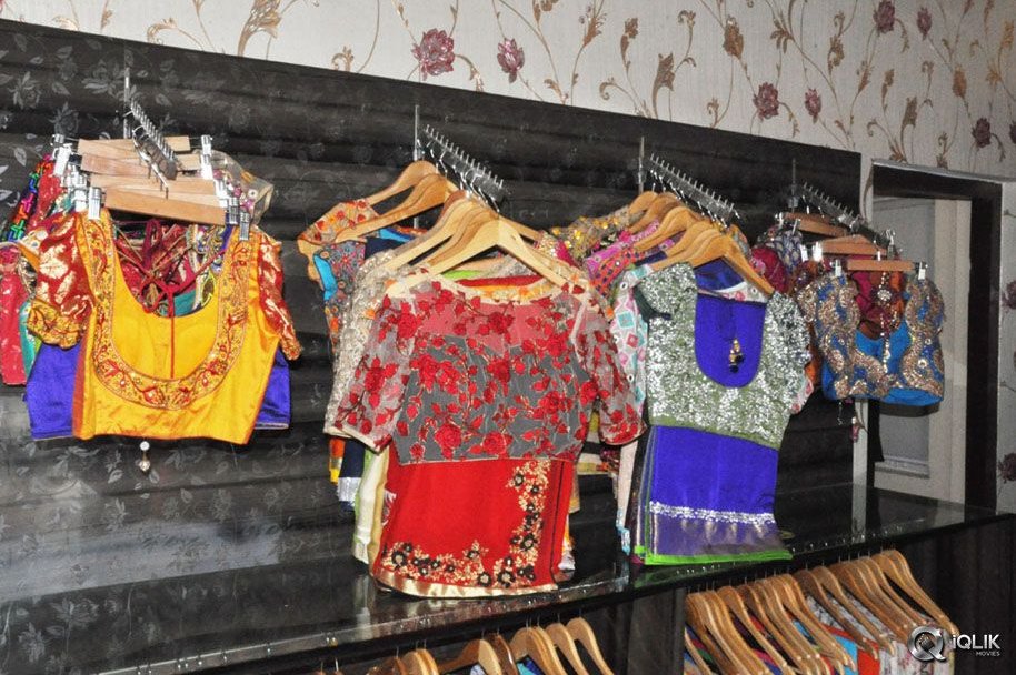 Poorna-Launches-SR-fashion-Studio-At-Banjara-hills